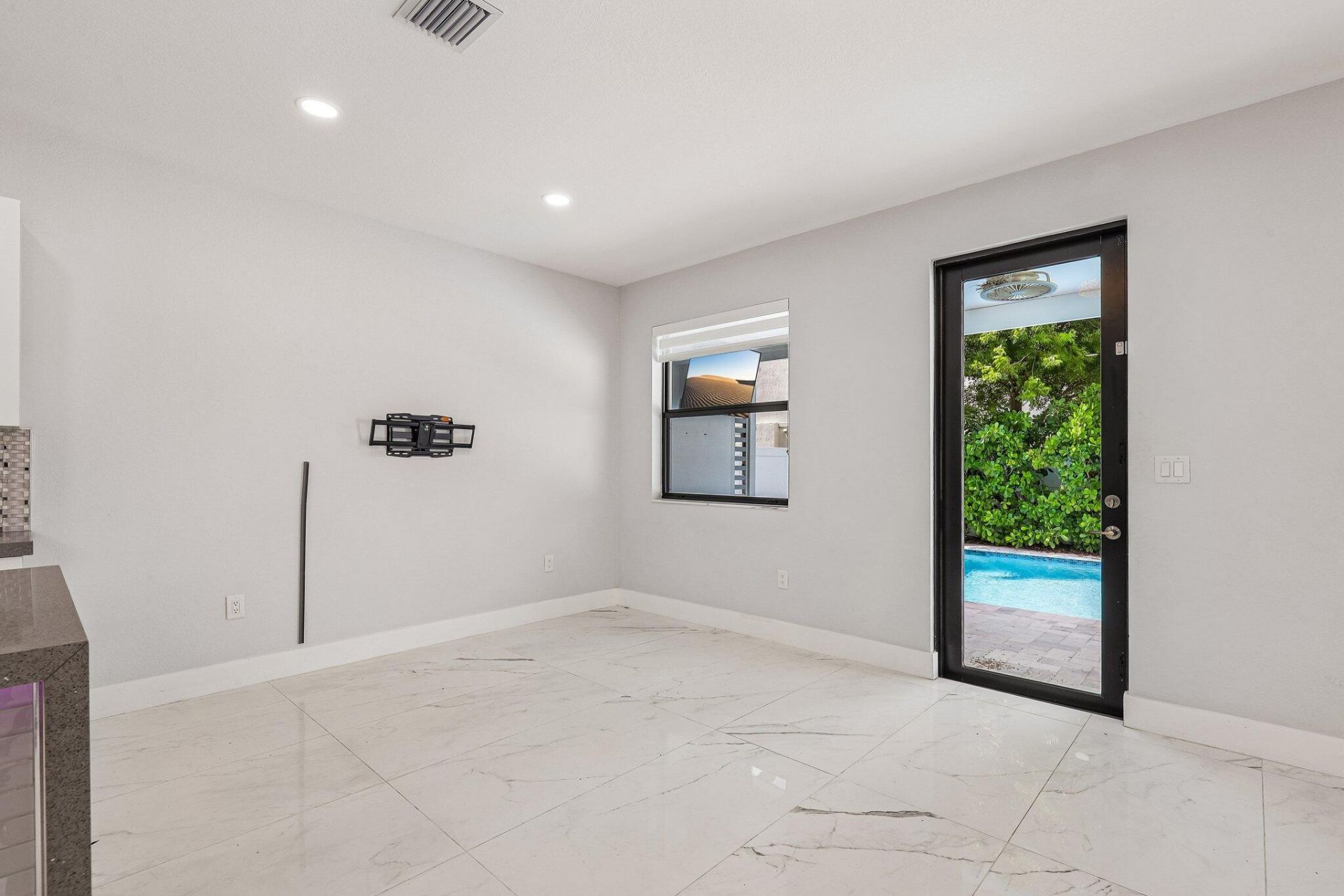 3567 W 110th Terrace, Hialeah, FL 33018 Photo