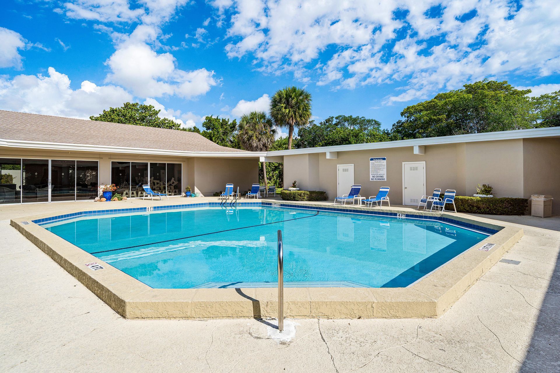 315 Circle Drive S, Unit 201, Boynton Beach, FL 33435 Photo