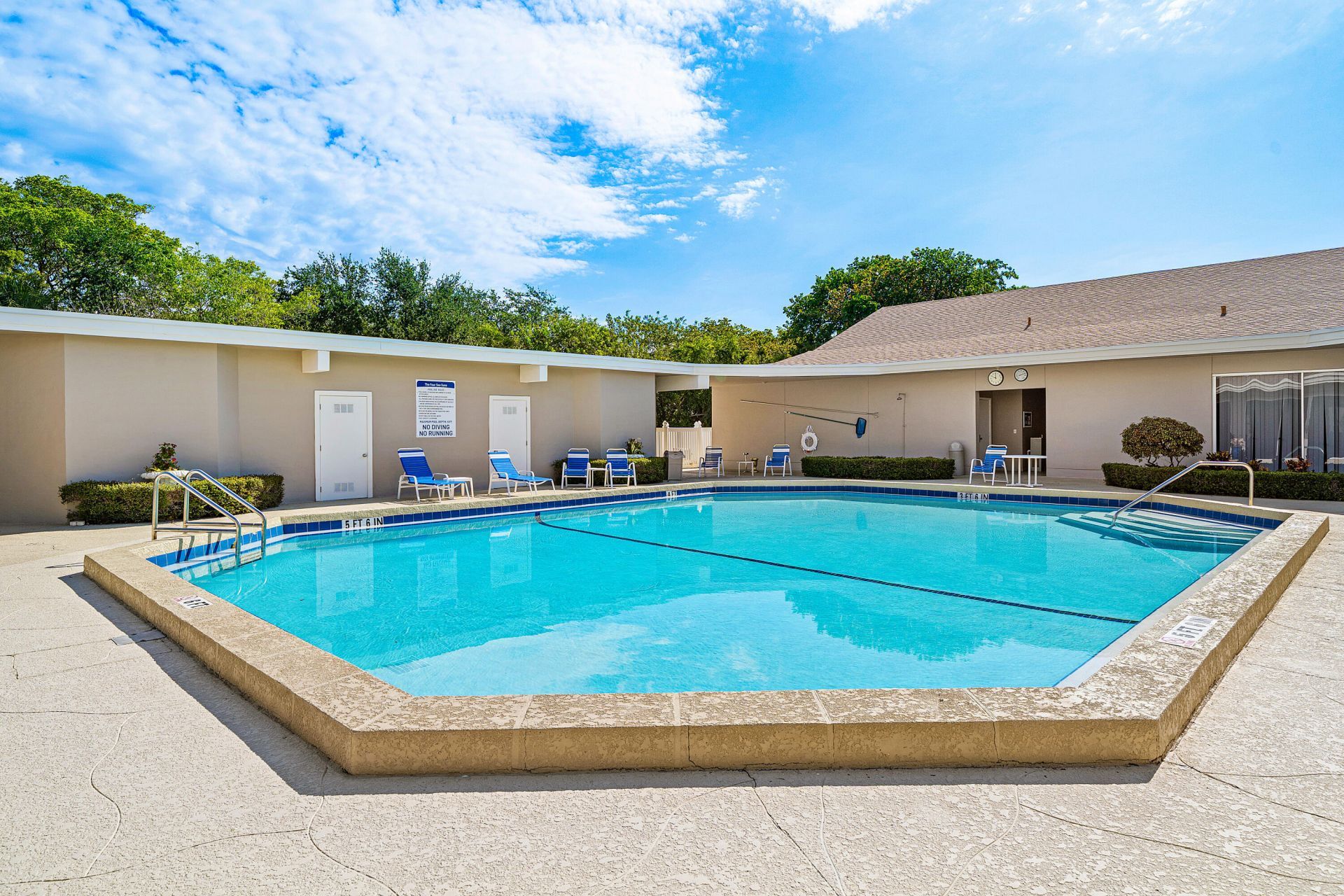 315 Circle Drive S, Unit 201, Boynton Beach, FL 33435 Photo