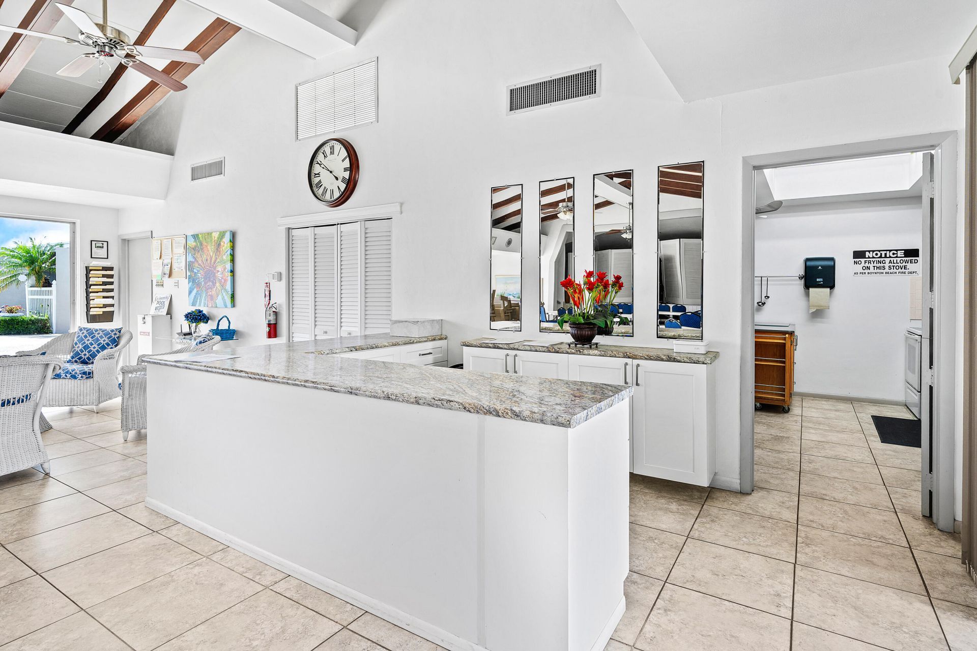 315 Circle Drive S, Unit 201, Boynton Beach, FL 33435 Photo