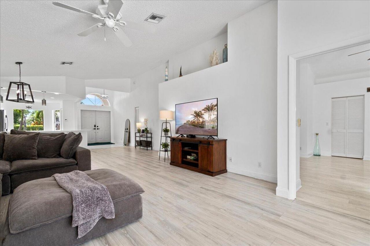 1820 S Club Drive, Wellington, FL 33414 Photo