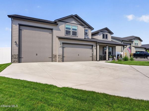 11289 N Simmons LN , Rathdrum, ID 83858