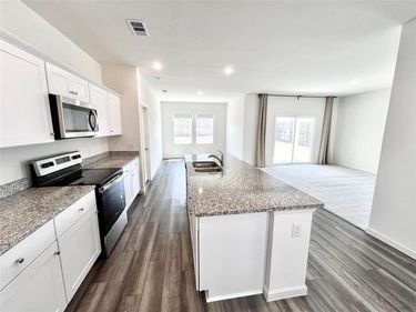 8400 Hawkview Drive, Fort Worth, TX 76179