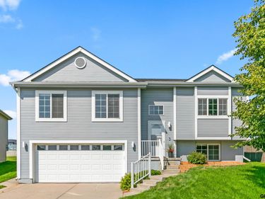 16860 Camden Avenue, Omaha, NE 68116
