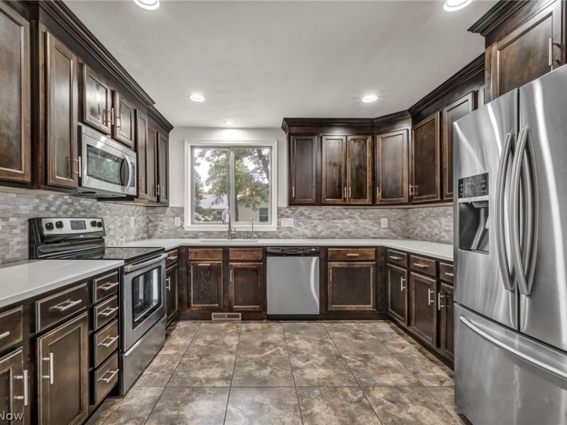 18446 Drake Road , Strongsville, OH 44136 Photo 11