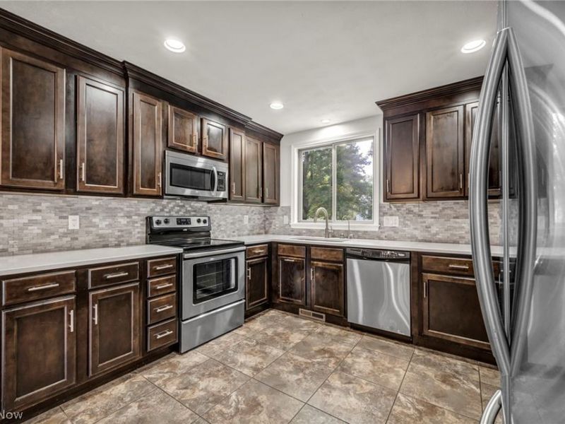 18446 Drake Road , Strongsville, OH 44136 Photo 12