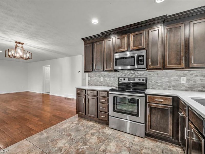 18446 Drake Road , Strongsville, OH 44136 Photo 14