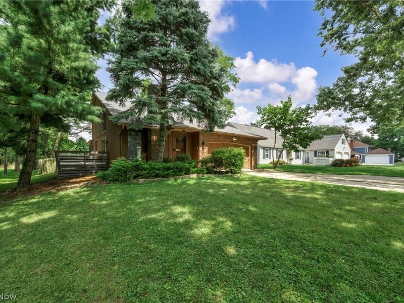 18446 Drake Road , Strongsville, OH 44136 Photo 2