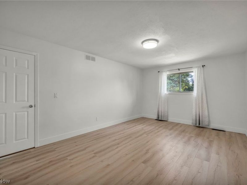 18446 Drake Road , Strongsville, OH 44136 Photo 32