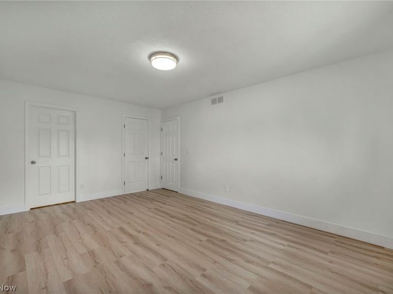 18446 Drake Road , Strongsville, OH 44136 Photo 33