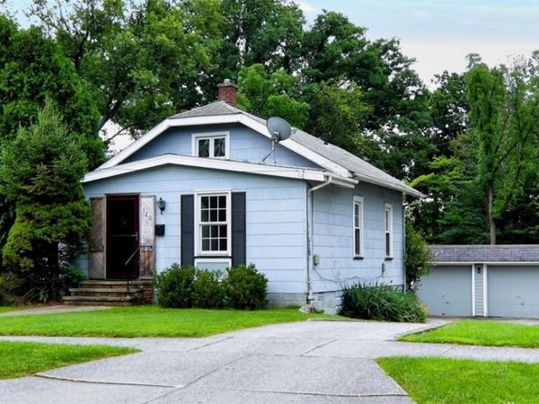 120 W Glendale Street , Bedford, OH 44146