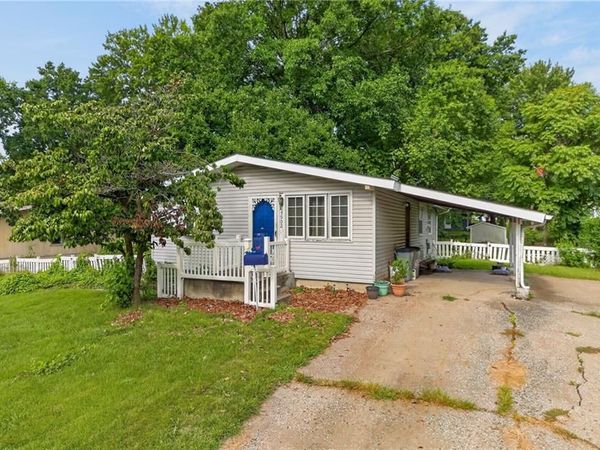 5902 N Garfield Avenue, Kansas City, MO 64118