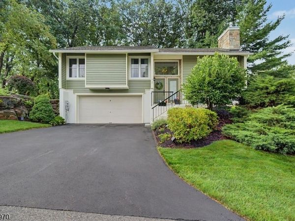2 Canada Goose Dr, Allamuchy, NJ 07840