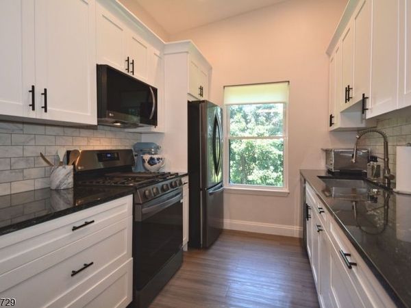 816 Spruce Hills Dr, Glen Gardner, NJ 08826