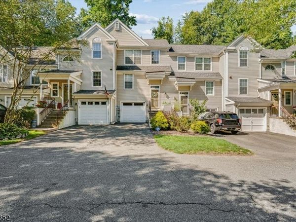 17 Rushmore Ln, Allamuchy, NJ 07840