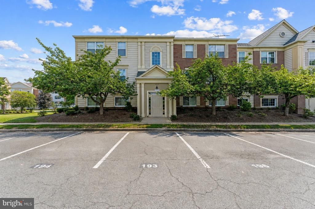 1129 Huntmaster Terrace Ne, Unit 101, Leesburg, VA 20176 Main Photo