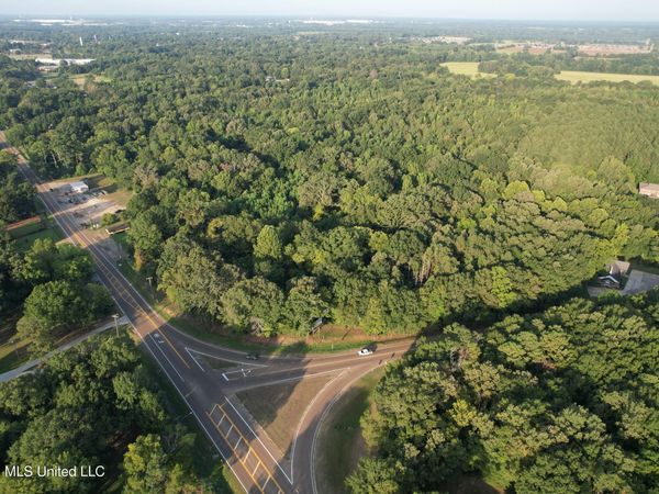 3591 U.s. 51 , Canton, MS 39046