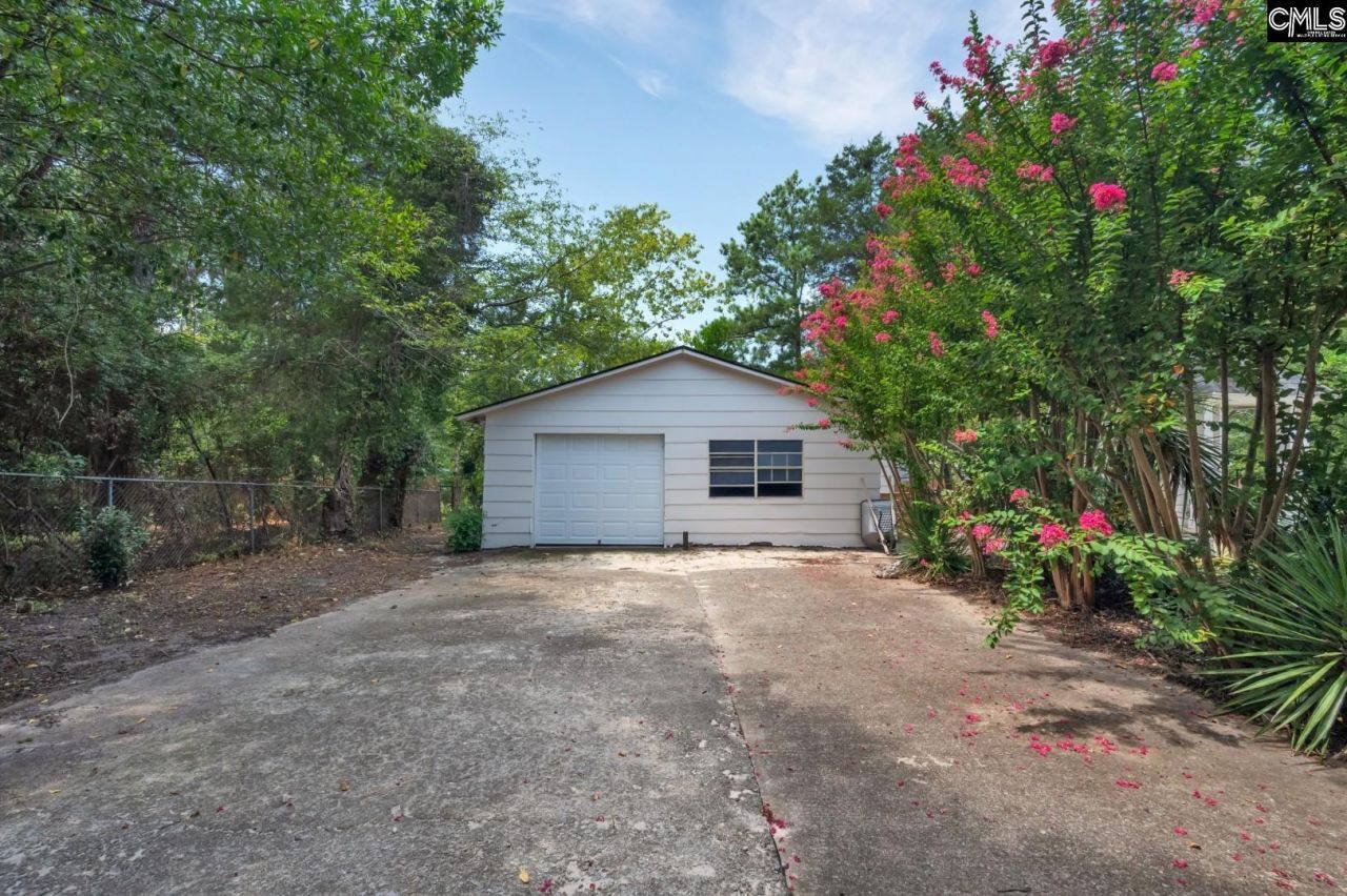 108 Park Shore Drive W Photo 22