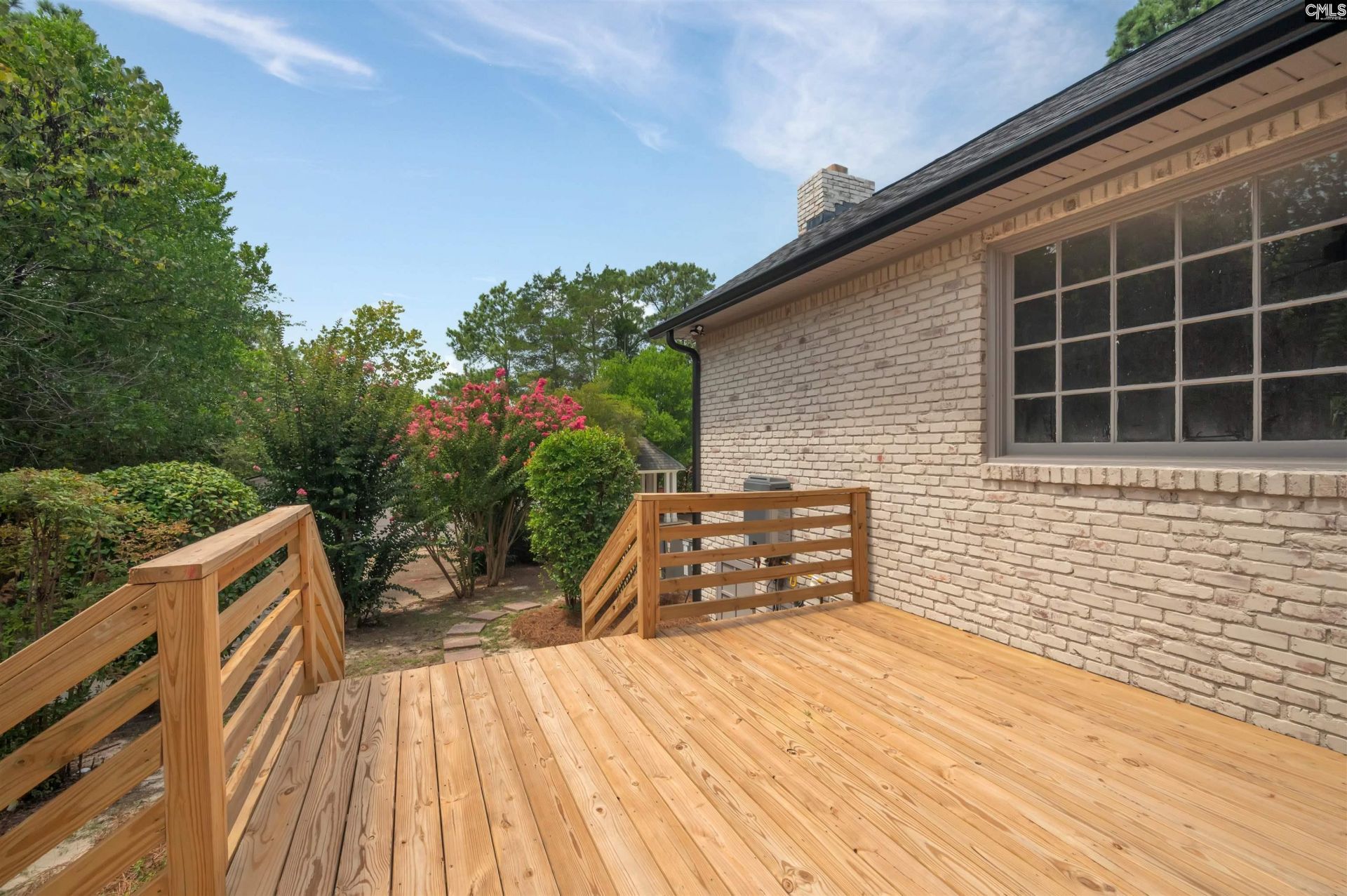 108 Park Shore Drive W Photo 23