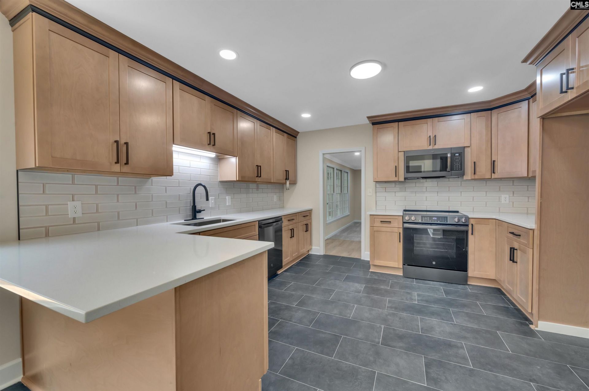 108 Park Shore Drive W Photo 8