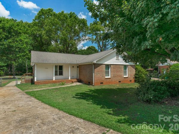 9800 Ordway Court, Charlotte, NC 28270