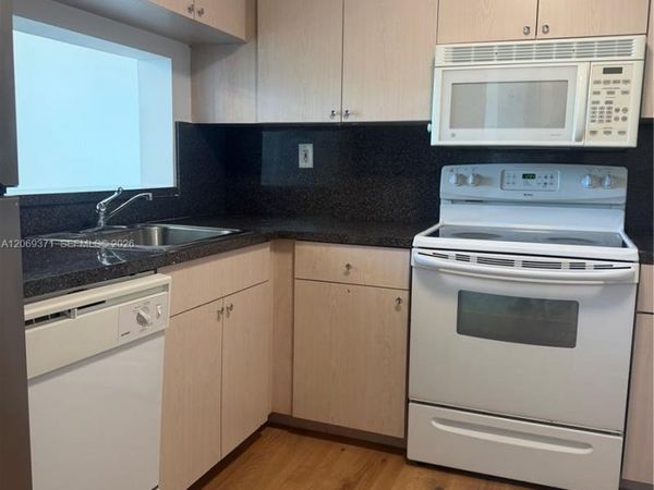 11750 SW 18th St , Unit 113-1, Miami, FL 33175