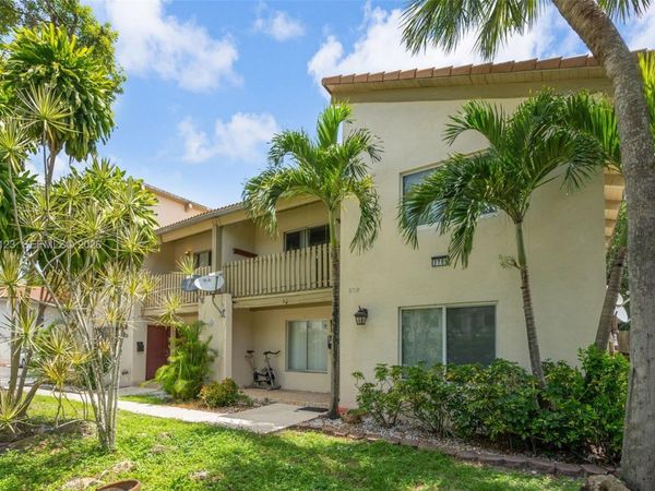 3711 Riverside Dr , Coral Springs, FL 33065