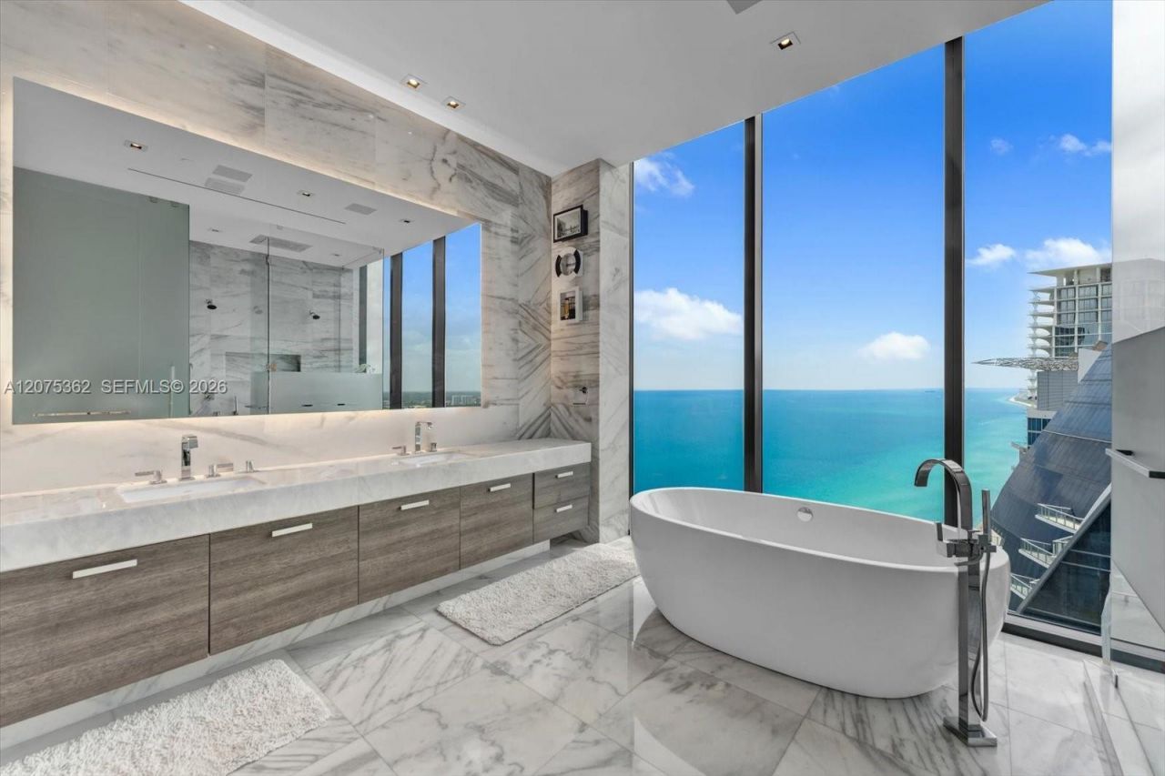 17141 Collins Ave , Unit 4201, Sunny Isles Beach, FL 33160 Photo