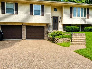 5212 S 105 Street, Omaha, NE 68127