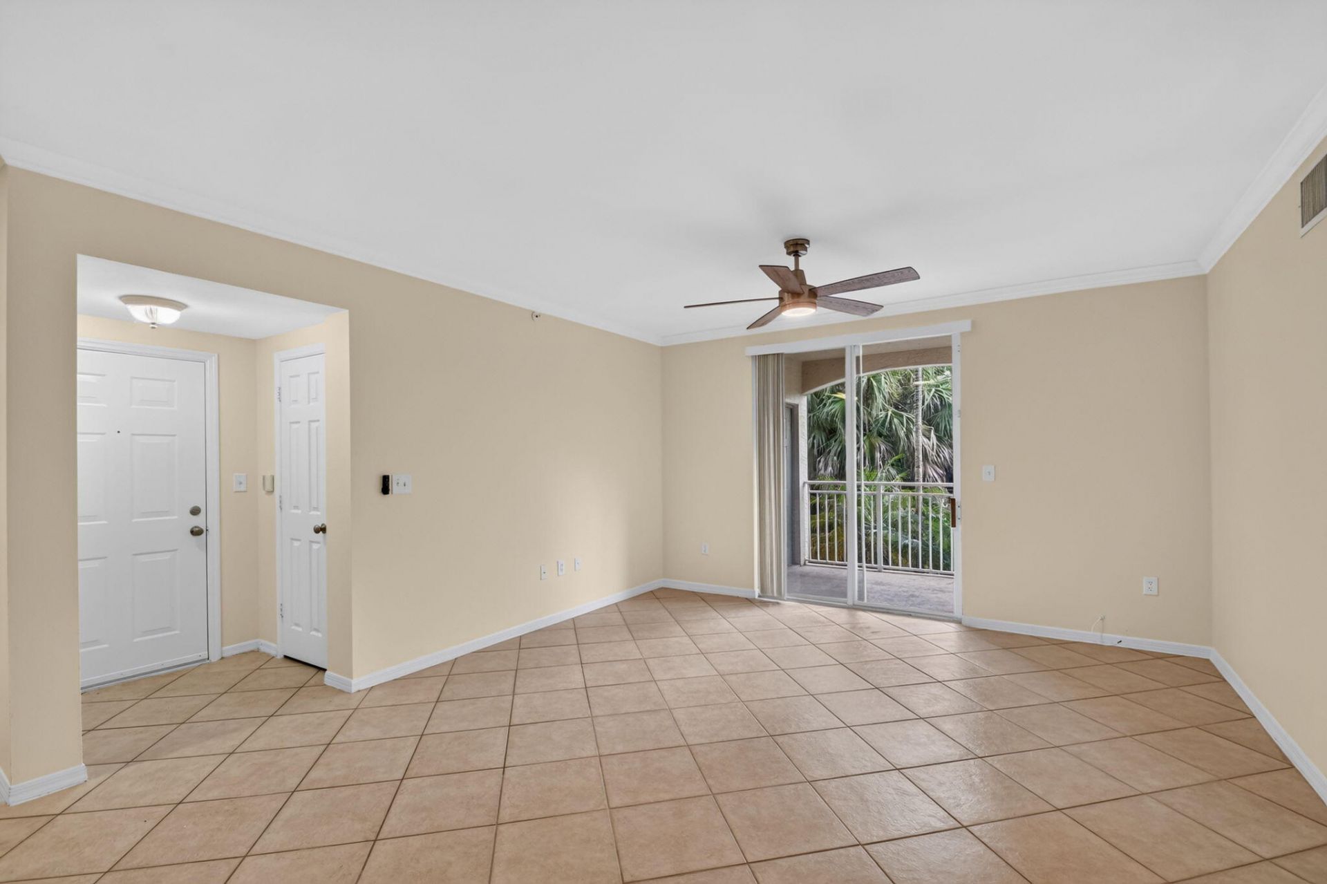 6370 Emerald Dunes Drive, Unit 203, West Palm Beach, FL 33411 Photo