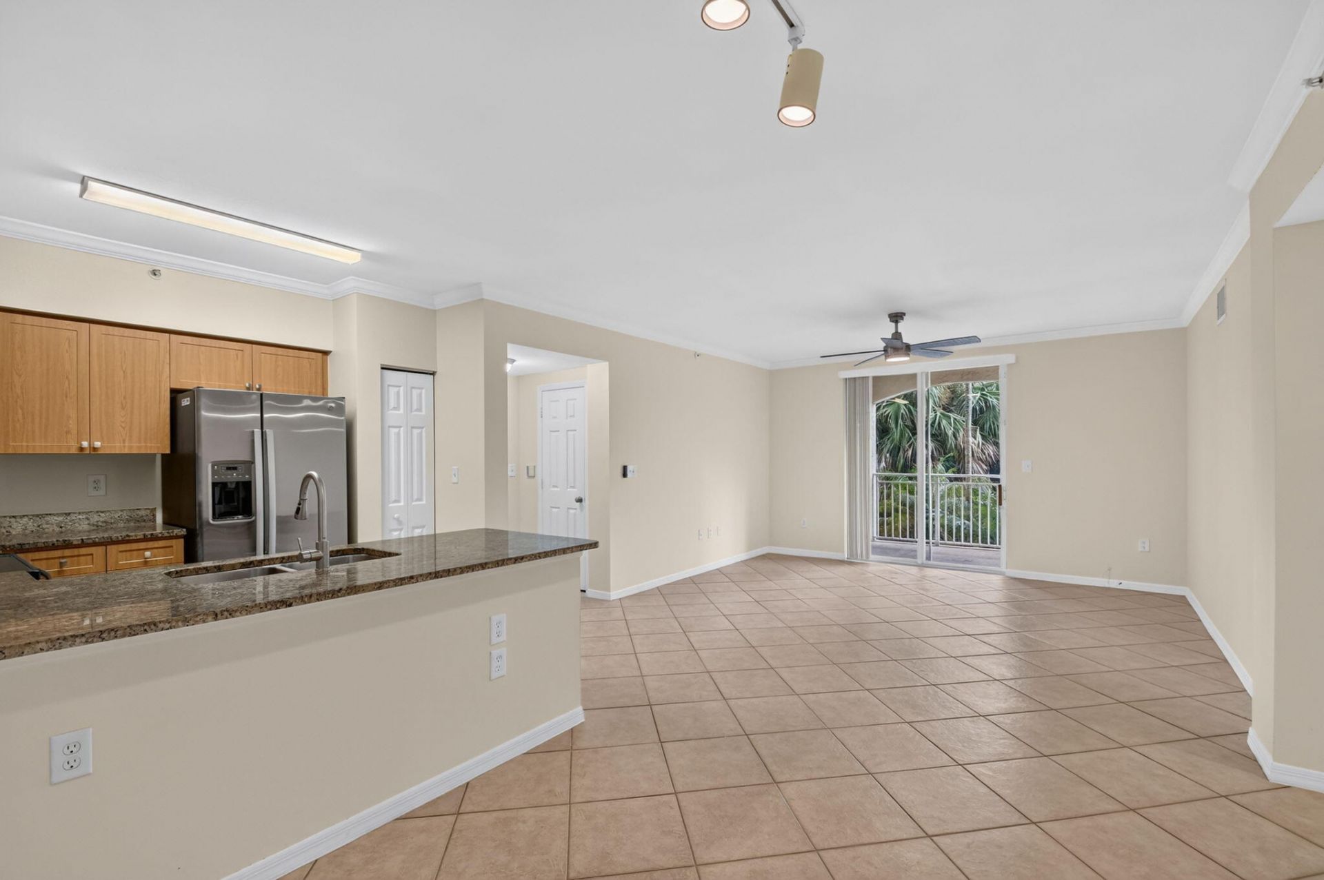 6370 Emerald Dunes Drive, Unit 203, West Palm Beach, FL 33411 Photo