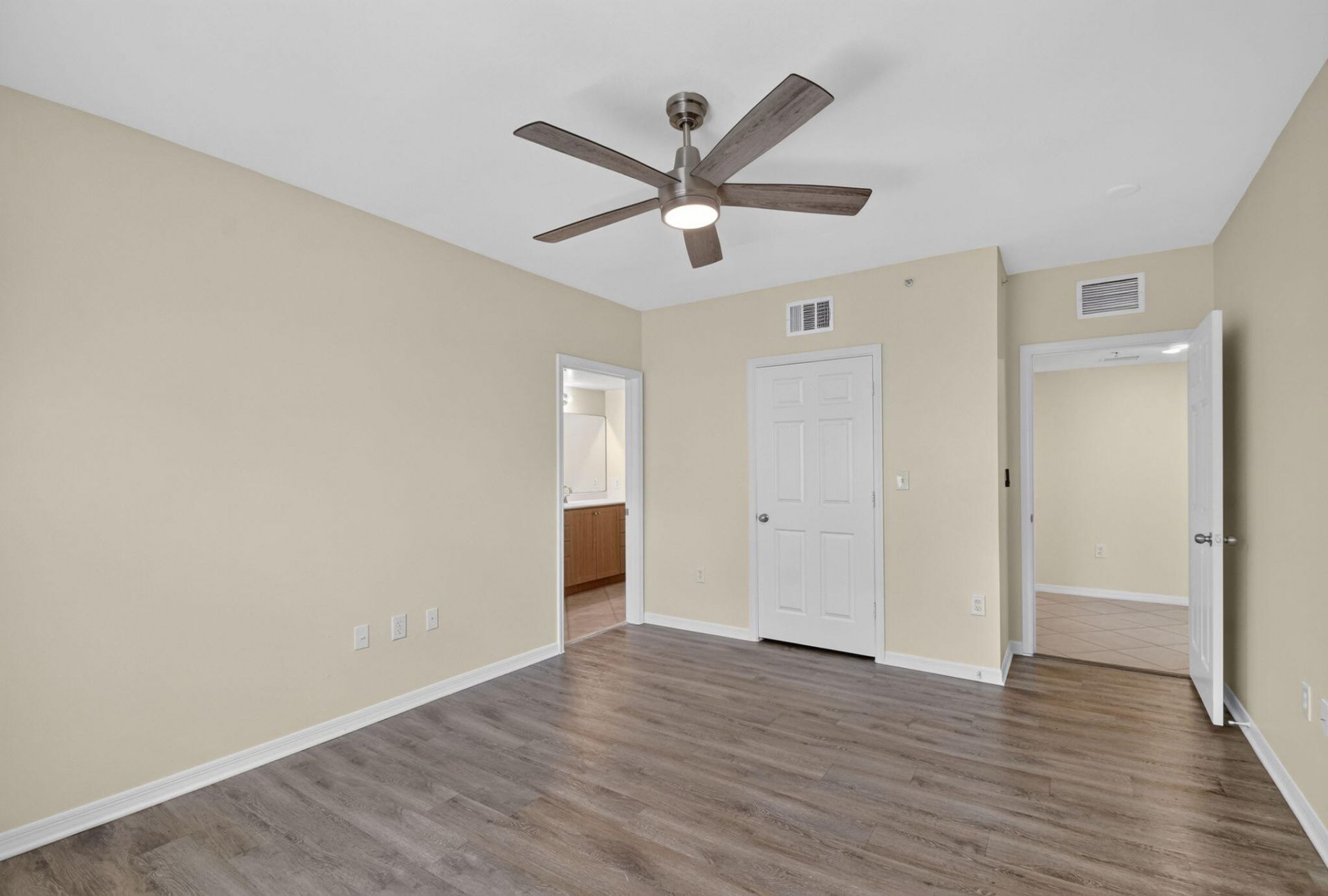 6370 Emerald Dunes Drive, Unit 203, West Palm Beach, FL 33411 Photo