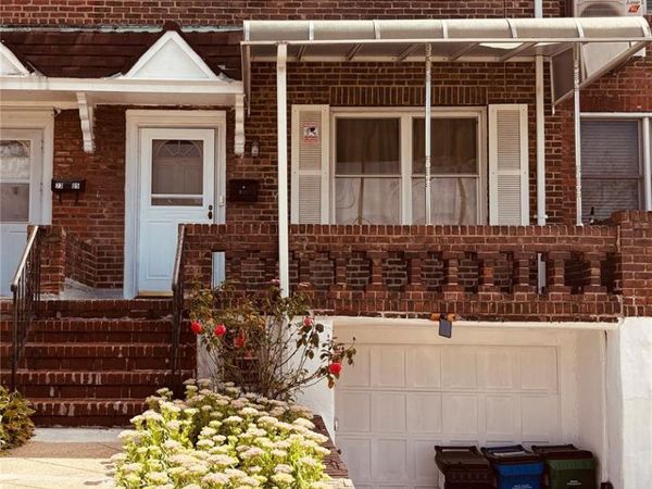 73-07 Utopia Parkway , Fresh Meadows, NY 11366