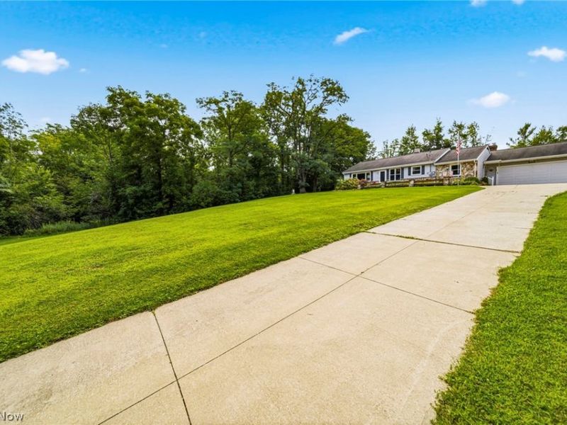 219 W Mennonite Road , Aurora, OH 44202 Photo 2