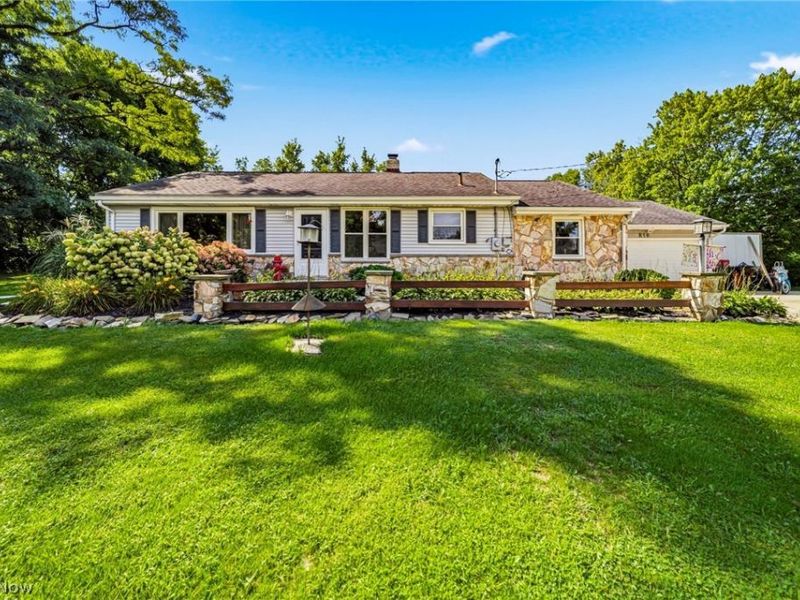 219 W Mennonite Road , Aurora, OH 44202 Photo 3