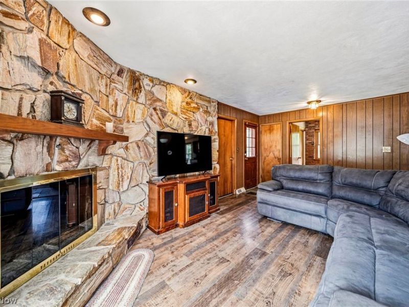 219 W Mennonite Road , Aurora, OH 44202 Photo 6