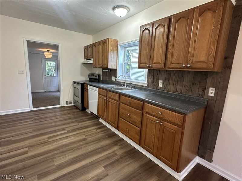 881 Harbor Street , Conneaut, OH 44030 Photo 8