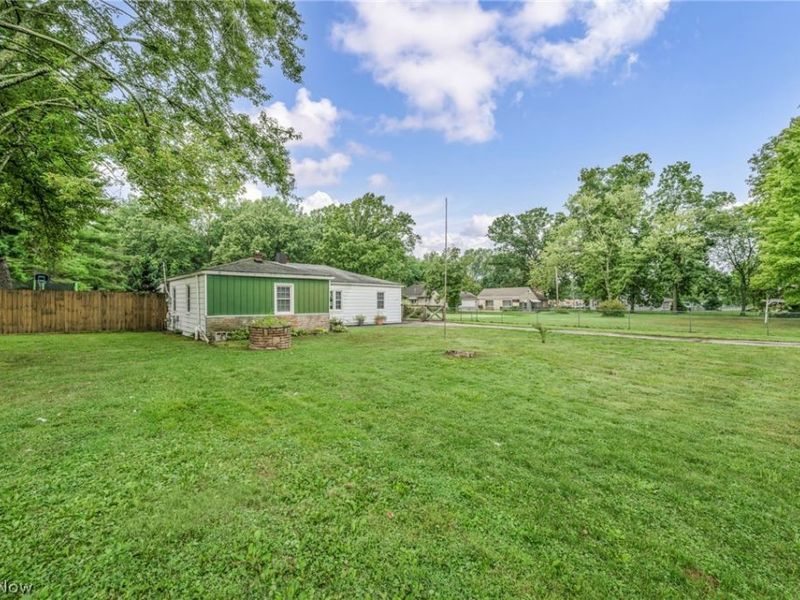 11690 Durkee Road , Grafton, OH 44044 Photo 4