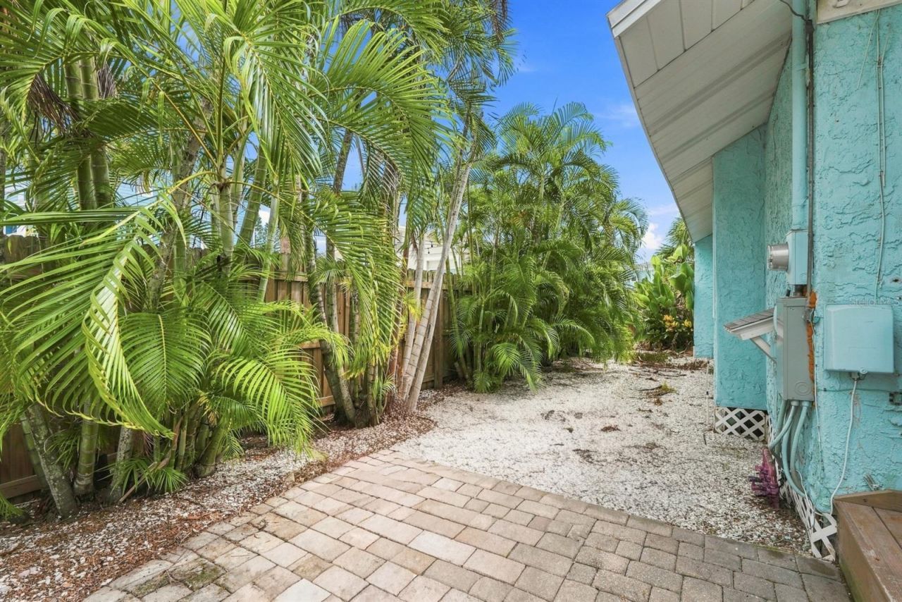 13123 4th Street E, Madeira Beach, FL 33708 Photo