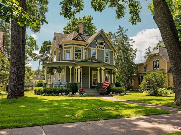 213 Sixth Street, Traverse City, MI 49684