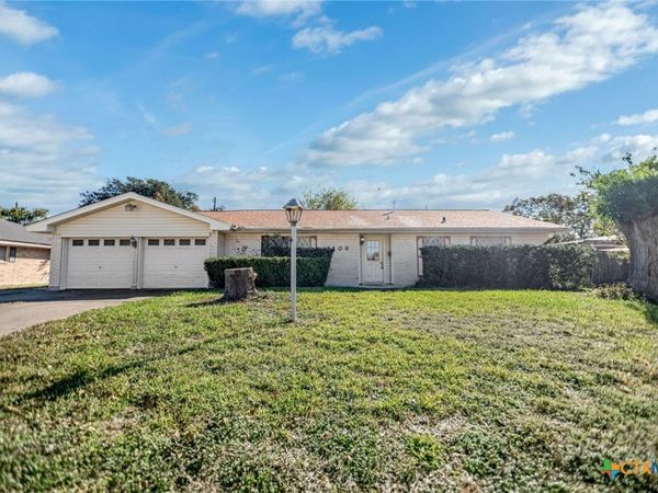 1106 Brookhollow Drive , Port Lavaca, TX 77979
