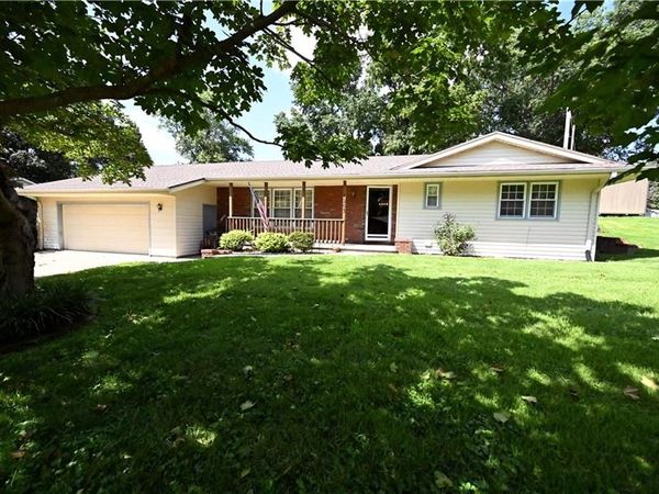 1203 W Price Avenue, Savannah, MO 64485
