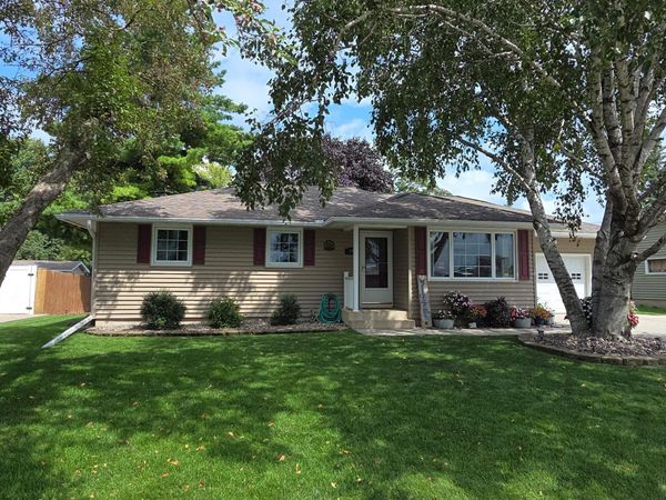 211 6th Street SW, Eyota, MN 55934