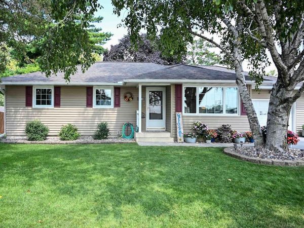 211 6th Street SW, Eyota, MN 55934