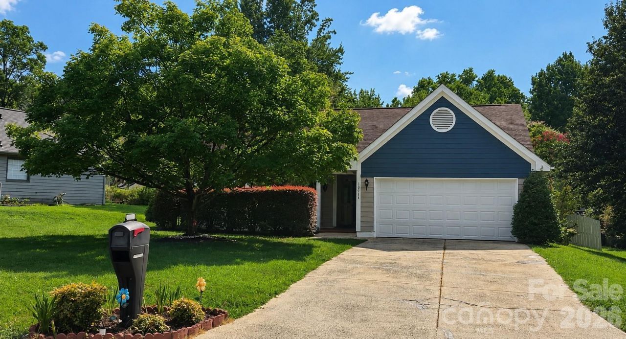 10117 Crayton Drive, Charlotte, NC 28269 Main Photo