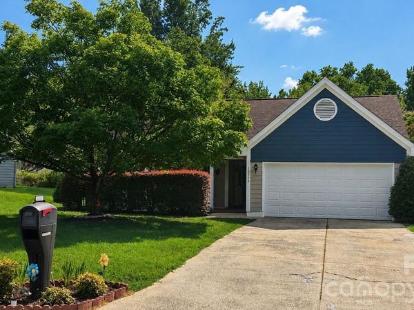10117 Crayton Drive, Charlotte, NC 28269
