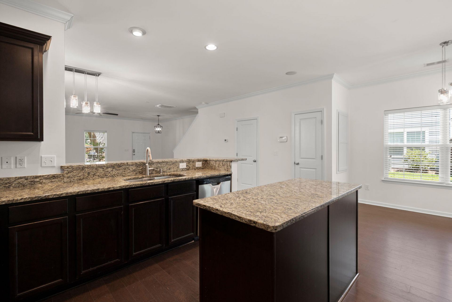 1806 Towne Street Photo 14