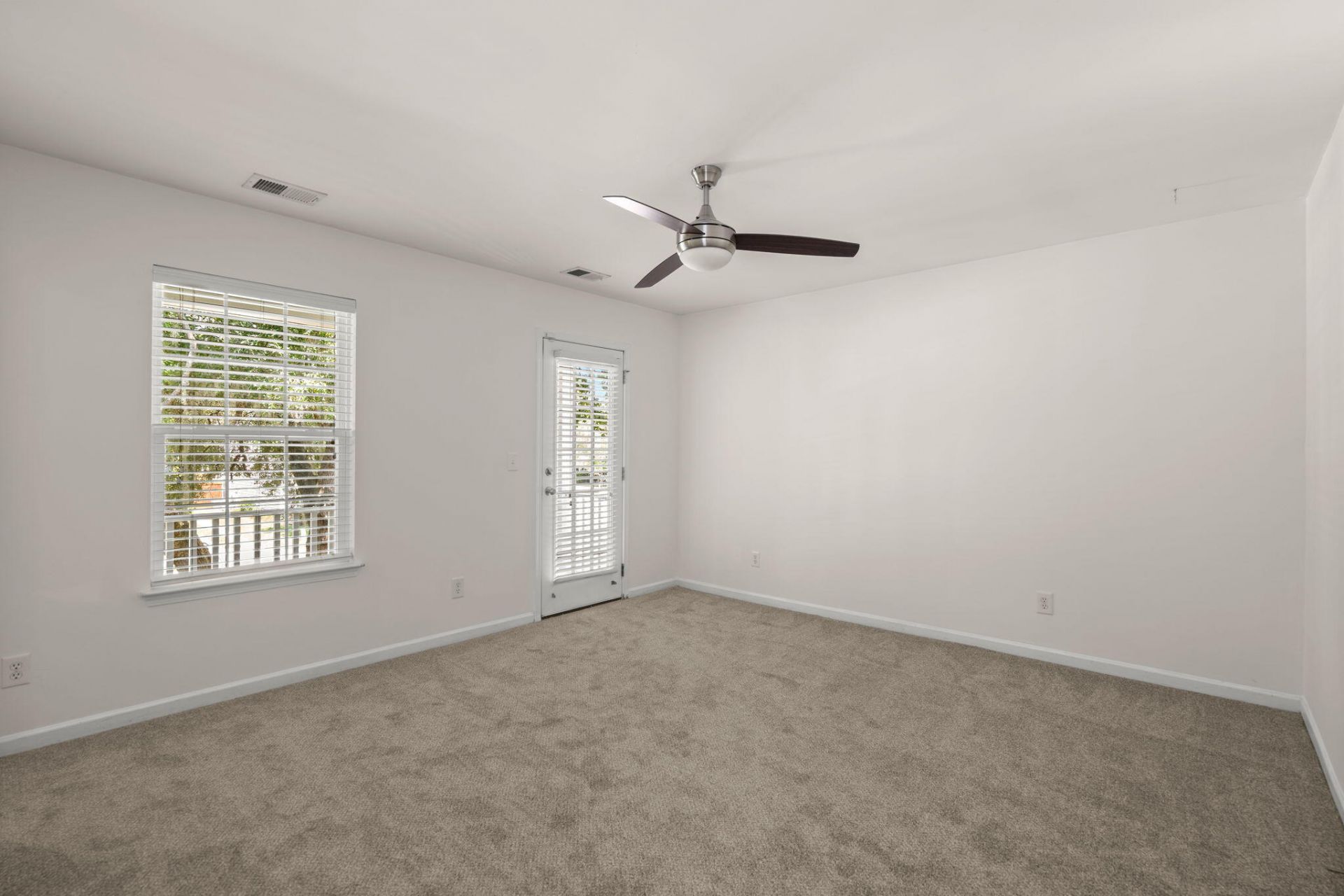 1806 Towne Street Photo 17