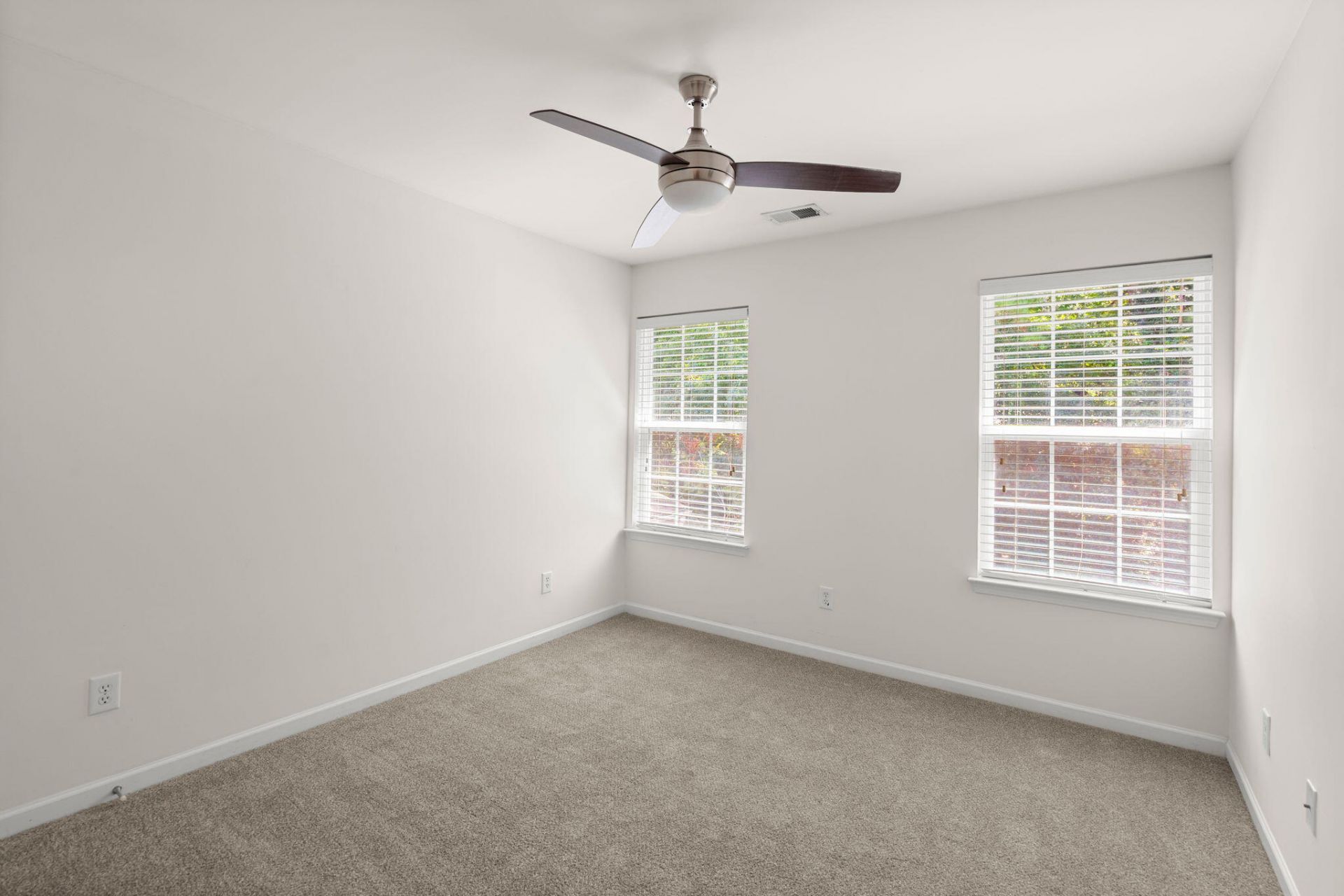 1806 Towne Street Photo 23