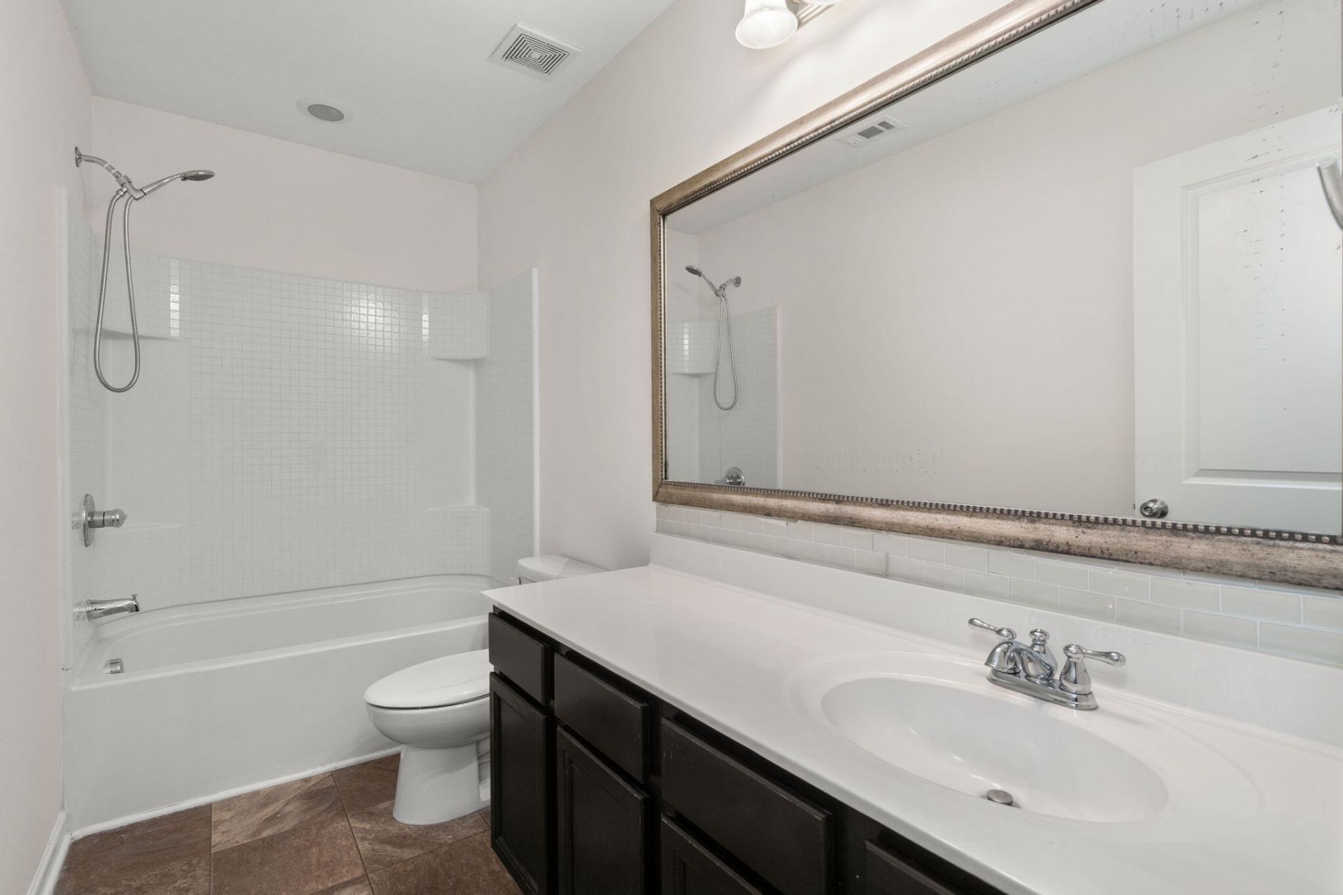 1806 Towne Street Photo 24